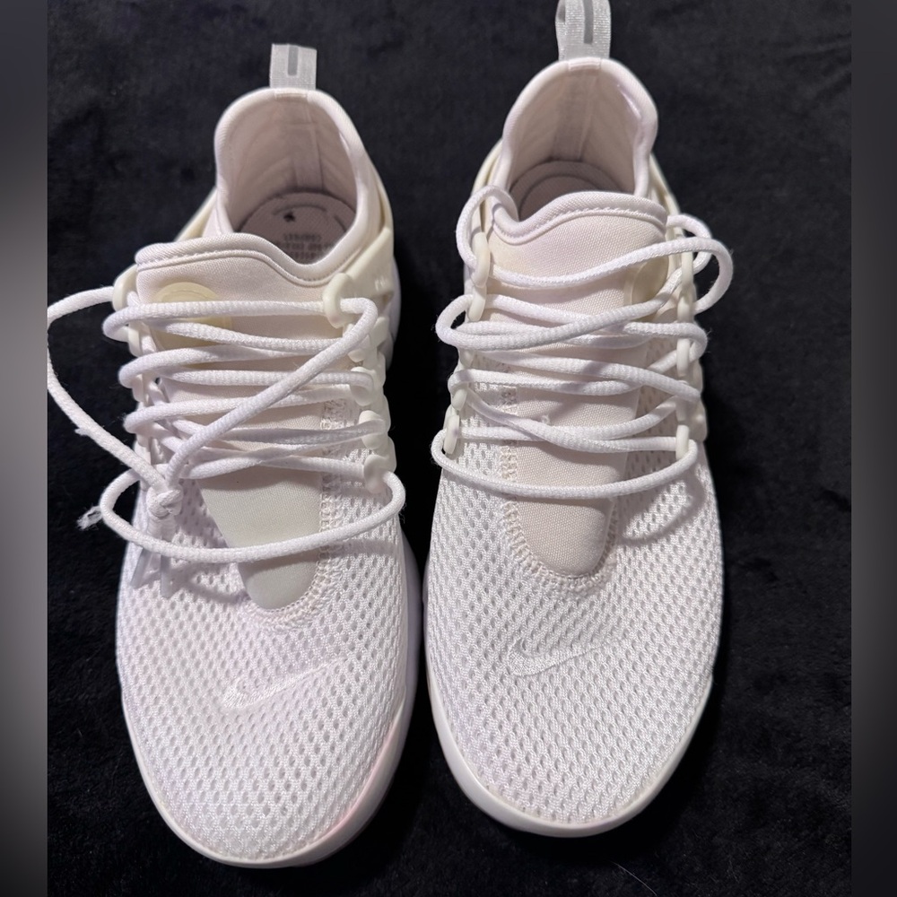 Nike Womens Air Presto White Pure Platinum - Size 7